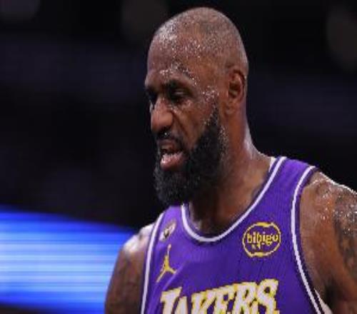 記者：湖人已經(jīng)準(zhǔn)備好與詹姆斯分道揚(yáng)鑣詹姆斯也準(zhǔn)備好離開(kāi)湖人