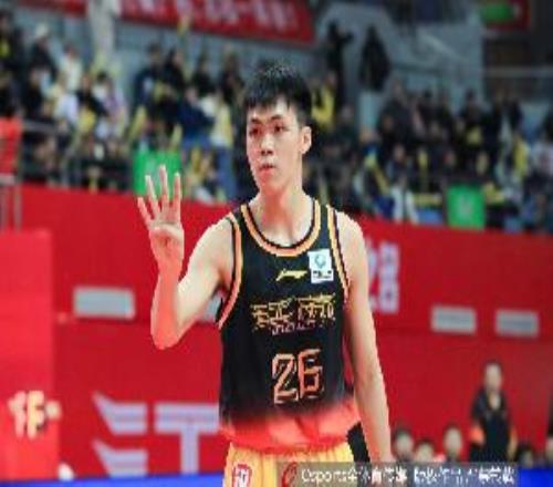 不在狀態(tài)！龐崢麟半場(chǎng)6投僅1中拿到3分3助出現(xiàn)2失誤