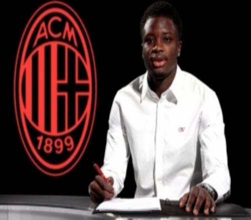 米蘭官方：維羅納19歲中場(chǎng)A西塞加盟，據(jù)悉轉(zhuǎn)會(huì)費(fèi)總價(jià)950萬(wàn)歐