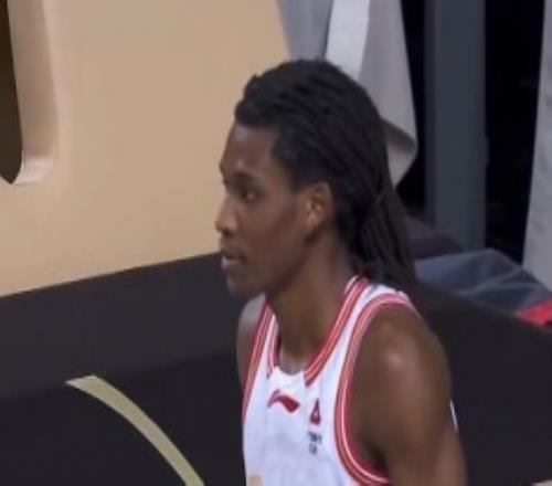 拼盡全力！深圳外援史密斯30中14空砍44分10助三分12中7