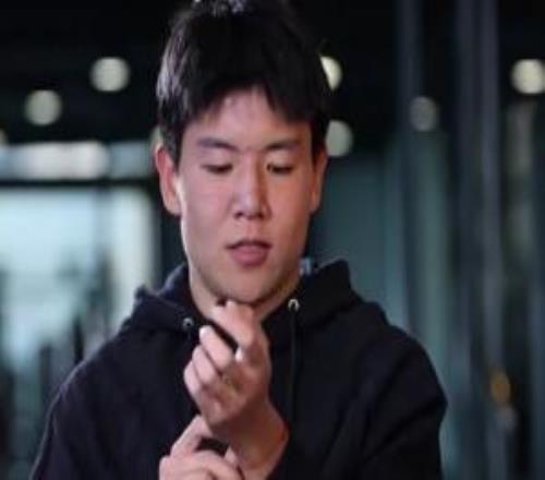 徐彬參加快問快答：想對陣卡塞米羅留洋首球慶祝動作為小董比心