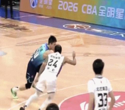 面對(duì)舊主不留情！劉曉宇半場(chǎng)5中3&三分3中2貢獻(xiàn)8分4板&正負(fù)值+9