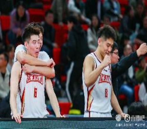 你們外線真準(zhǔn)！半場陸文博三分6中3&程帥澎三分4中3二人合砍19分