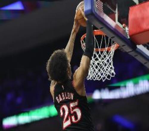 是個猛人！巴洛首節(jié)7中4得到11分7板4個前場籃板翻江倒海