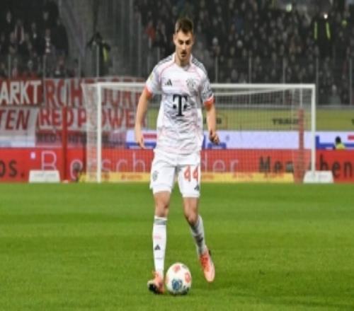 記者：斯坦尼西奇訓練中與塔搶球后感到左膝疼痛，并離開了訓練場