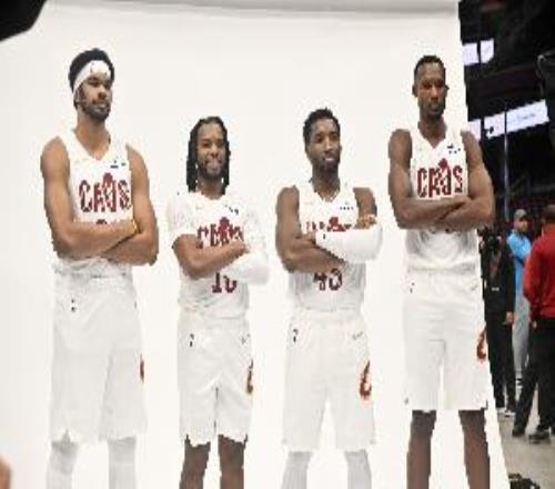 巨變文胖：騎士向雄鹿詢(xún)問(wèn)字母與獨(dú)行俠討論AD就快船商量哈登