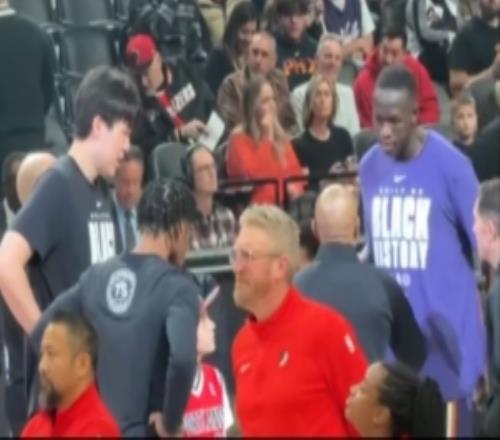 好兄弟別來無恙！小吧捕捉到楊瀚森和馬盧阿奇熱情打招呼