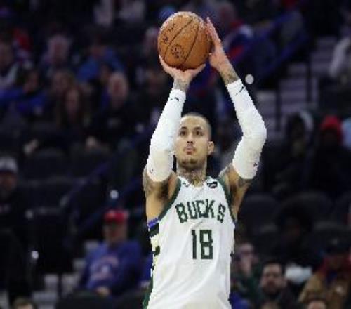 這么猛庫茲馬半場9中7高效砍下18分3板2助1斷首節(jié)11分