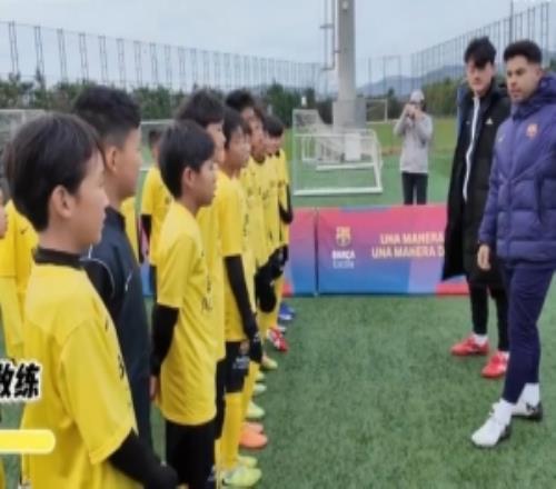 感受西班牙足球！青島西海岸U11、U13梯隊(duì)開(kāi)啟巴薩冬季訓(xùn)練營(yíng)之旅