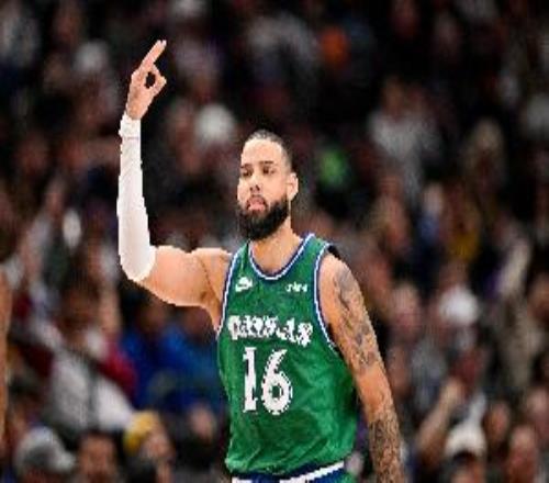 高效表現(xiàn)！凱萊布馬丁半場7中5拿到11分3板2助