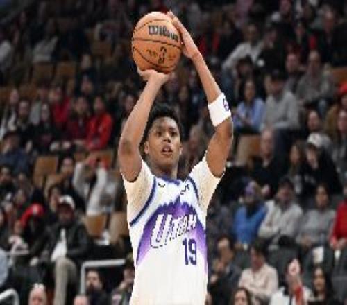 繼續(xù)練級(jí)！5號(hào)秀貝利半場(chǎng)7中4&三分3中1拿到11分2板1助1斷