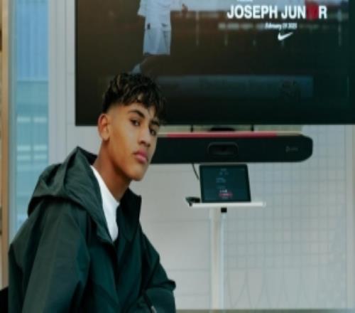 記者：15歲曼聯(lián)小將JJ加布里埃爾今日跟隨曼聯(lián)一線隊(duì)訓(xùn)練