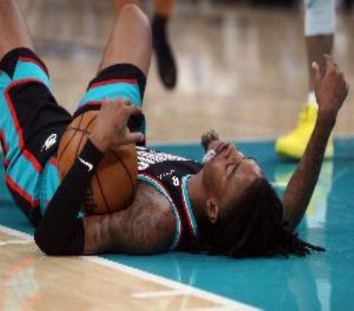 別著急！還沒完！名記：灰熊對莫蘭特的要價正在持續(xù)走低！