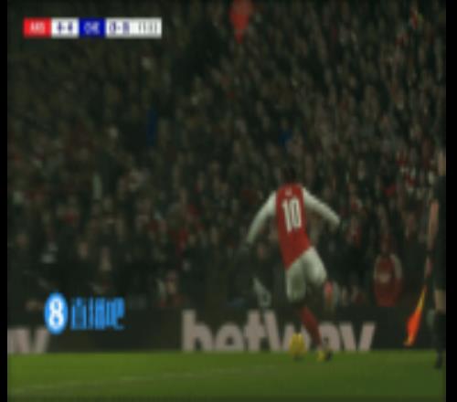 錯(cuò)失良機(jī)！因卡皮耶遠(yuǎn)射被撲，加布空門機(jī)會(huì)反應(yīng)不及將球碰出底線