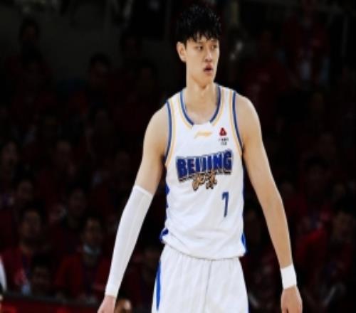 曾凡博：帶傷堅(jiān)持在球隊(duì)中并不罕見(jiàn)還是會(huì)盡全力贏得比賽