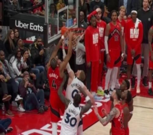 毫厘之間！奎克利拋投涮出巴恩斯補(bǔ)扣被吹干擾球猛龍?zhí)魬?zhàn)失敗