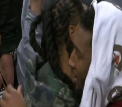 那就在這里告別吧！加蘭賽后與騎士前隊友依依惜別還抹了抹眼淚