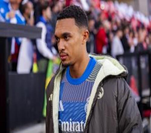 記者：阿諾德回歸，對(duì)陣瓦倫西亞巴爾韋德將出任中場(chǎng)