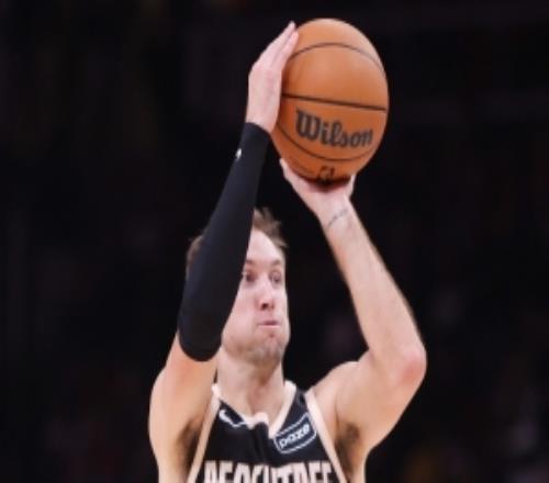 媒體人：肯納德是真射手他在東契奇和詹姆斯身邊會有戰(zhàn)斗力加持