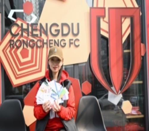 蓉城25賽季唯一全勤球迷：沒想到自己獨(dú)一份，全年看球開銷超10萬