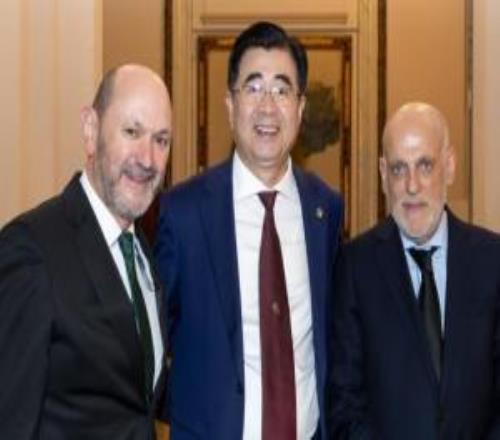 宋凱：中國人民熱愛皇馬和巴薩我們的教練正在拉瑪西亞參與合作