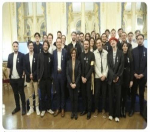 拿到手軟！《光與影》團(tuán)隊(duì)獲法國文化部藝術(shù)與文學(xué)勛章