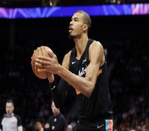 穩(wěn)健！文班亞馬半場8中4拿到12分3板2帽罰球4中3