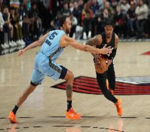 頂上中鋒位置！李凱爾先發(fā)6中5拿到11分6板2助防守貢獻2斷2帽