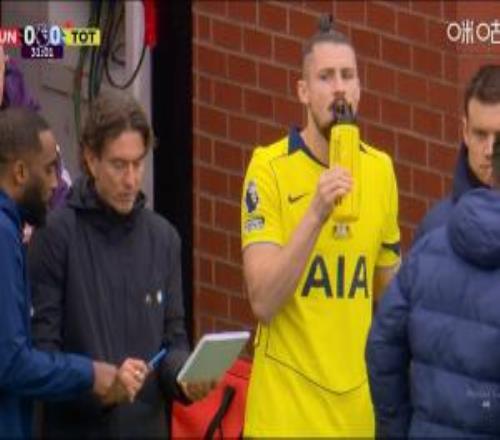 熱刺第32分鐘被迫調整，奧多貝爾被換下，后衛德勒古欣替補登場