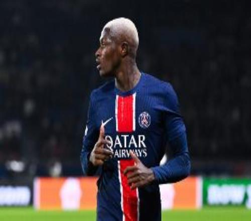 世一左努諾門德斯上賽季至今為巴黎各項(xiàng)賽事79場(chǎng)貢獻(xiàn)10球11助