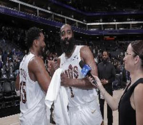 米切爾：我和哈登已有默契我們這支球隊太難防了誰都可能爆發(fā)