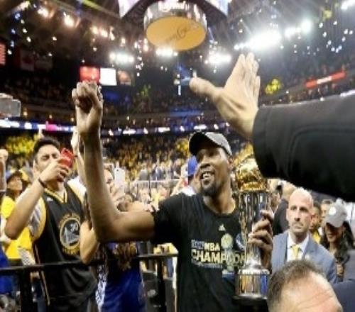 杜蘭特遭名嘴質(zhì)疑：勇士沒有你也能奪冠你的冠軍含金量不如詹庫