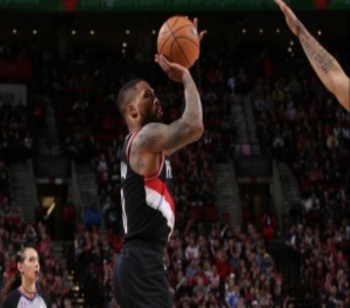 斯普利特：利拉德沒打比賽但投三分沒問題他每天可能要投上千次