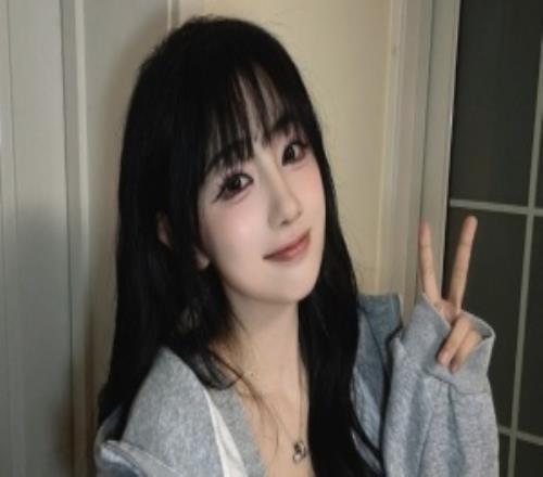 主持十月更博曬照：昨日收工拍拍準(zhǔn)備回家過(guò)年啦