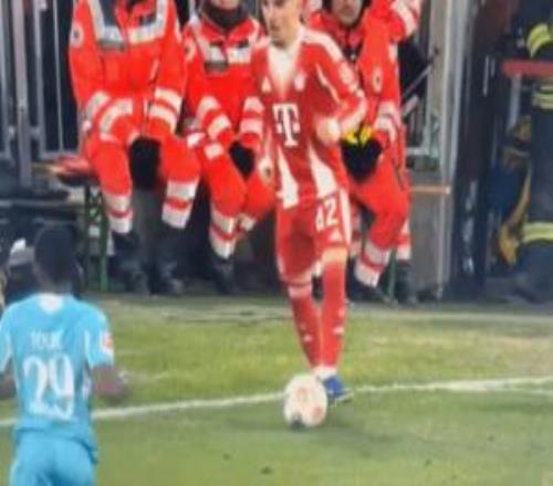 原地踩單車將球碰出邊線！卡爾談狀態下滑：我才17歲，會繼續努力