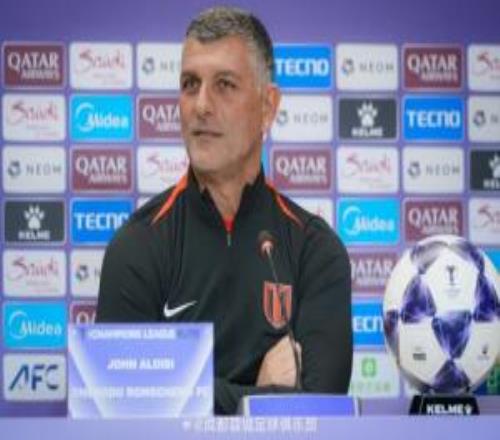 成都蓉城主教練約翰阿洛伊西和球員羅慕洛出席了賽前新聞發(fā)布會(huì)