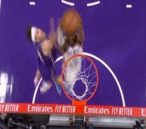 血虧！里夫斯遭杰倫威生斷追防還被后者打成2+1