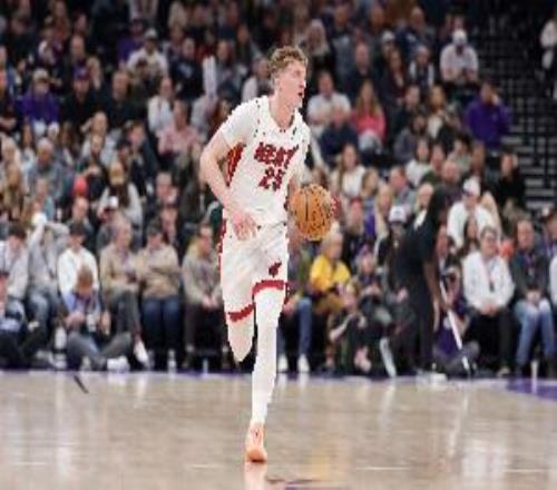 連續(xù)兩場(chǎng)6記三分！19歲新秀亞庫(kù)喬尼斯12中7連場(chǎng)拿下20+