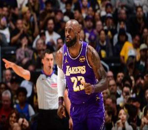 詹姆斯：我認為在下半場大部分時間內我們的防守表現很好