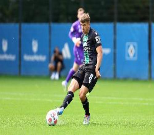 離譜到家了！德乙中衛剛傷愈本要首發，但賽前換衣服時又拉傷背部