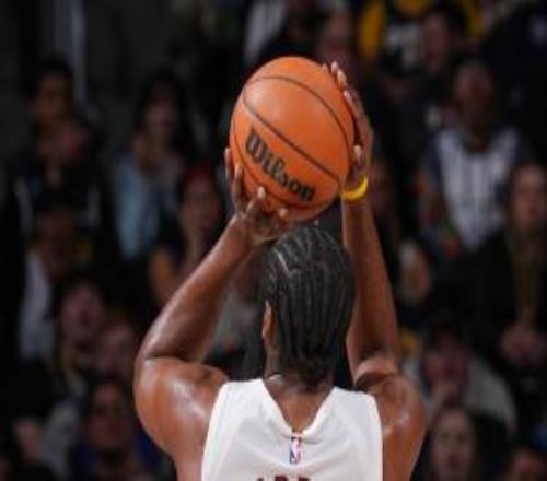 登哥不會(huì)打關(guān)鍵球哈登上場連進(jìn)三分+4罰全中今天轟進(jìn)扳平三分