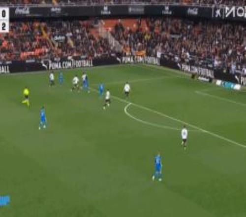 姆巴佩向馬斯坦托諾喊話“傳給我”，后者離譜打偏，姆總揮拳不滿