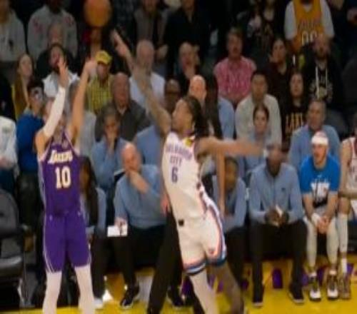 好帥的三分！湖人三分戰(zhàn)術(shù)肯納德變向晃飛杰林疾速出手命中