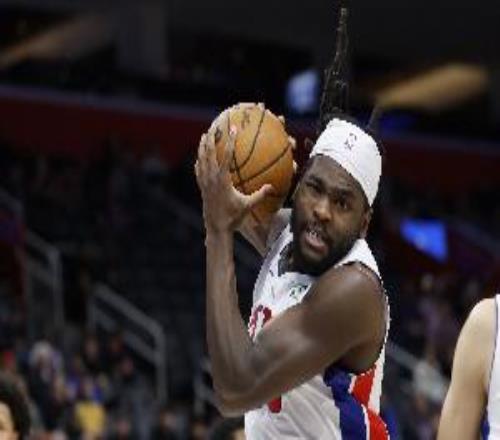 被驅(qū)逐！斯圖爾特在球員通道時(shí)說：你們不會(huì)想讓我只是坐在板凳席