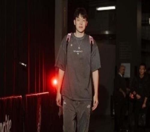 開拓者入場穿搭：格蘭特獨一檔楊瀚森短袖小書包隊友各種運(yùn)動服