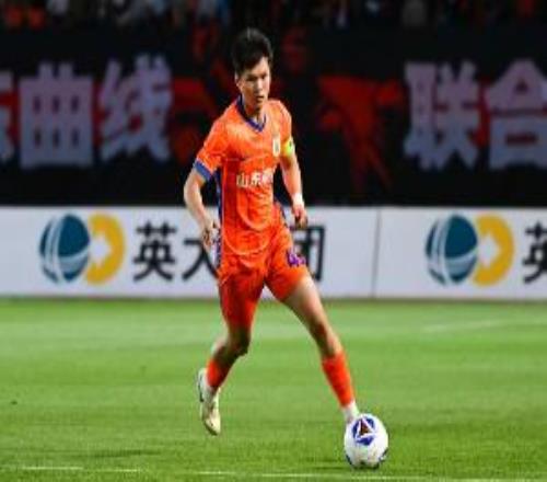 再續(xù)一人！官方：泰山與20歲中場(chǎng)陳澤仕完成續(xù)約，合約至2030年