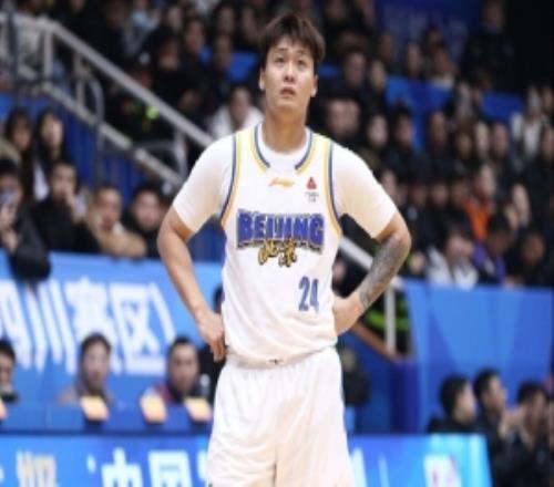 媒體人：趙睿賽后私下玩社媒北京被核減了5萬元的聯(lián)賽分紅有點(diǎn)冤