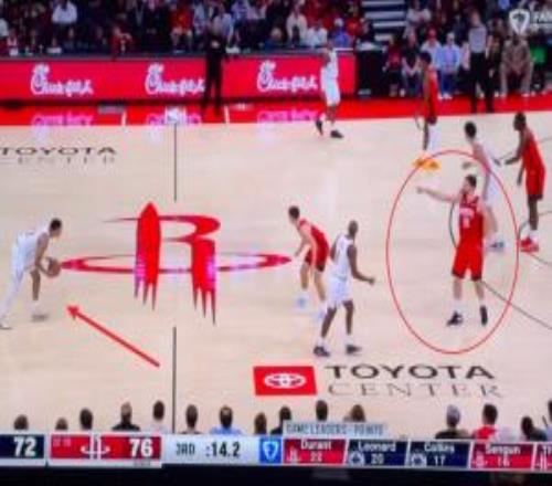 真的有夠離譜！美媒：快船超低級(jí)底線球失誤我發(fā)給我自己