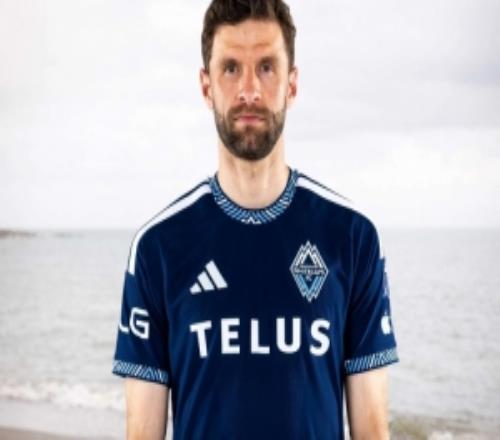 海山交匯之處！溫哥華白浪發(fā)布新賽季主場球衣，穆勒出鏡