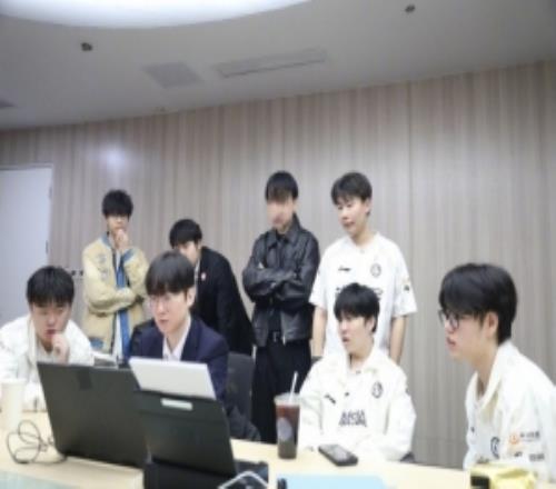 IG賽后返圖：我們會繼續(xù)努力訓練提前祝粉絲朋友們春節(jié)快樂